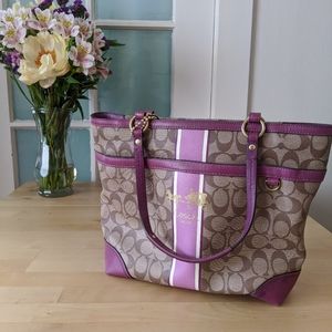 Coach
Heritage Stripe Tote Handbag 12358 BERRY